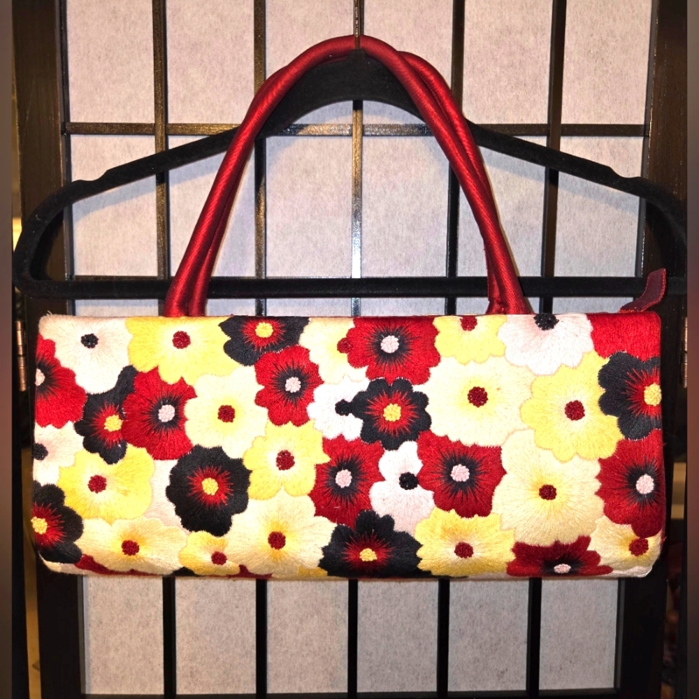 Oovoo Embroidered Shoulder Bag